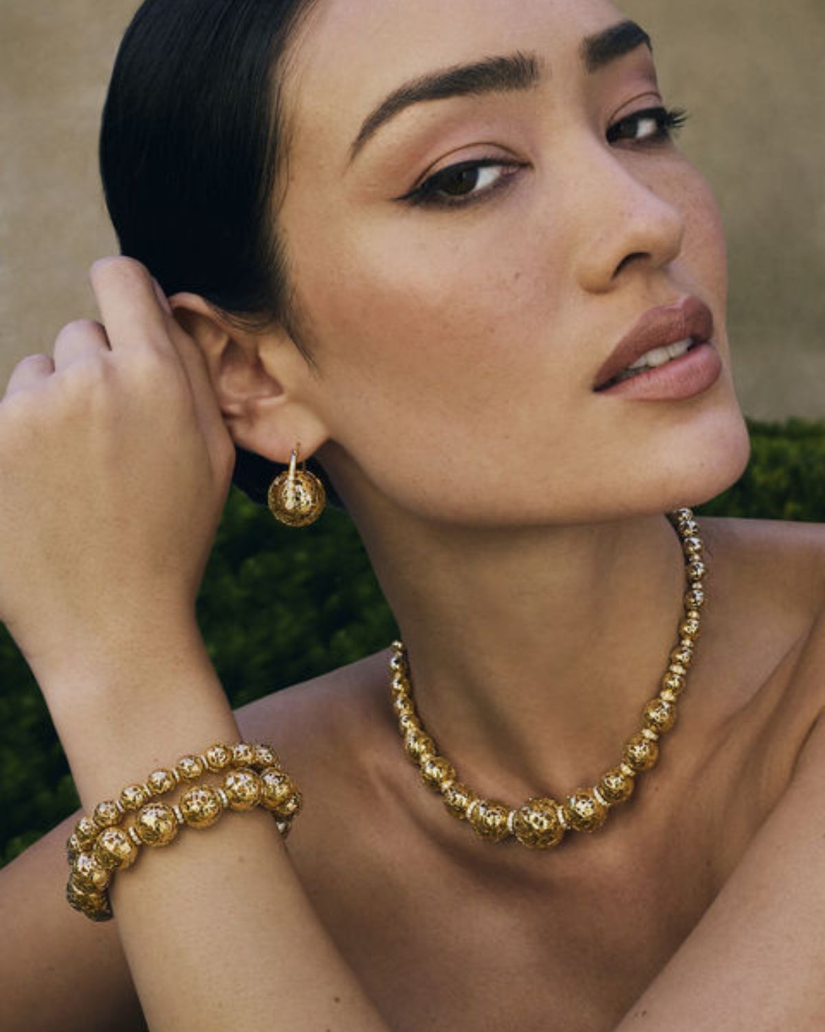 Bodacious Modern Gold Jewellery Set