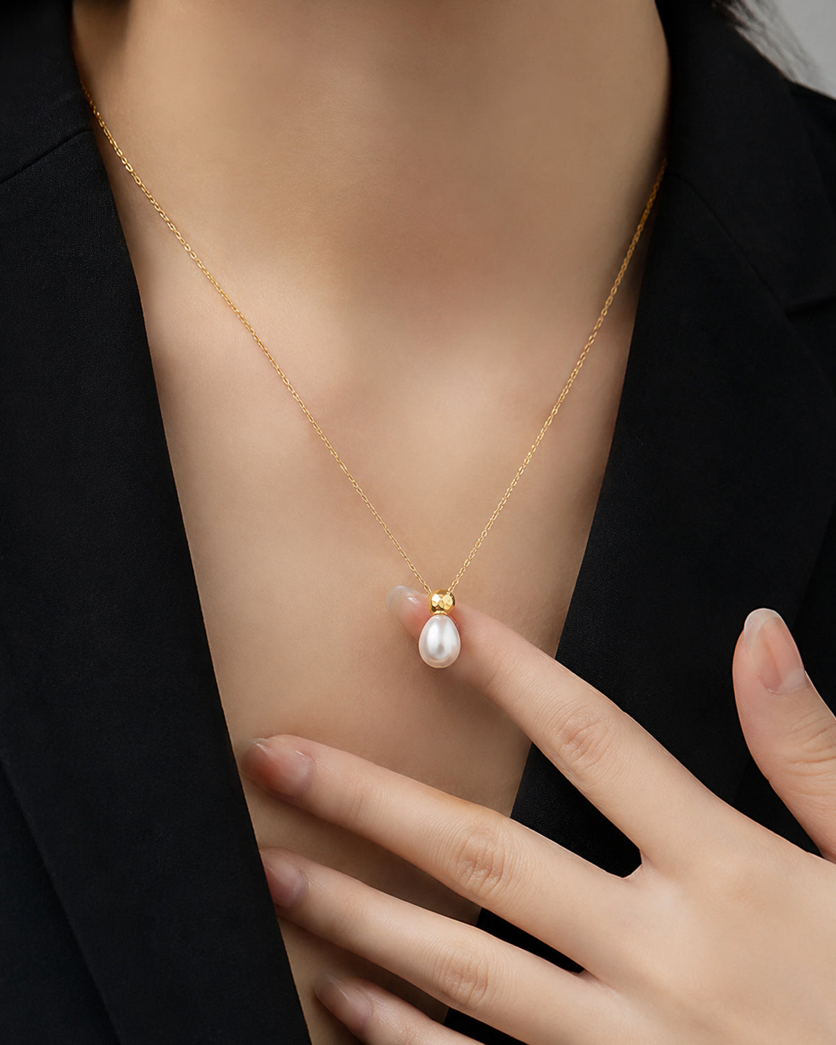 Pear Drop Pearl Pendant Necklace