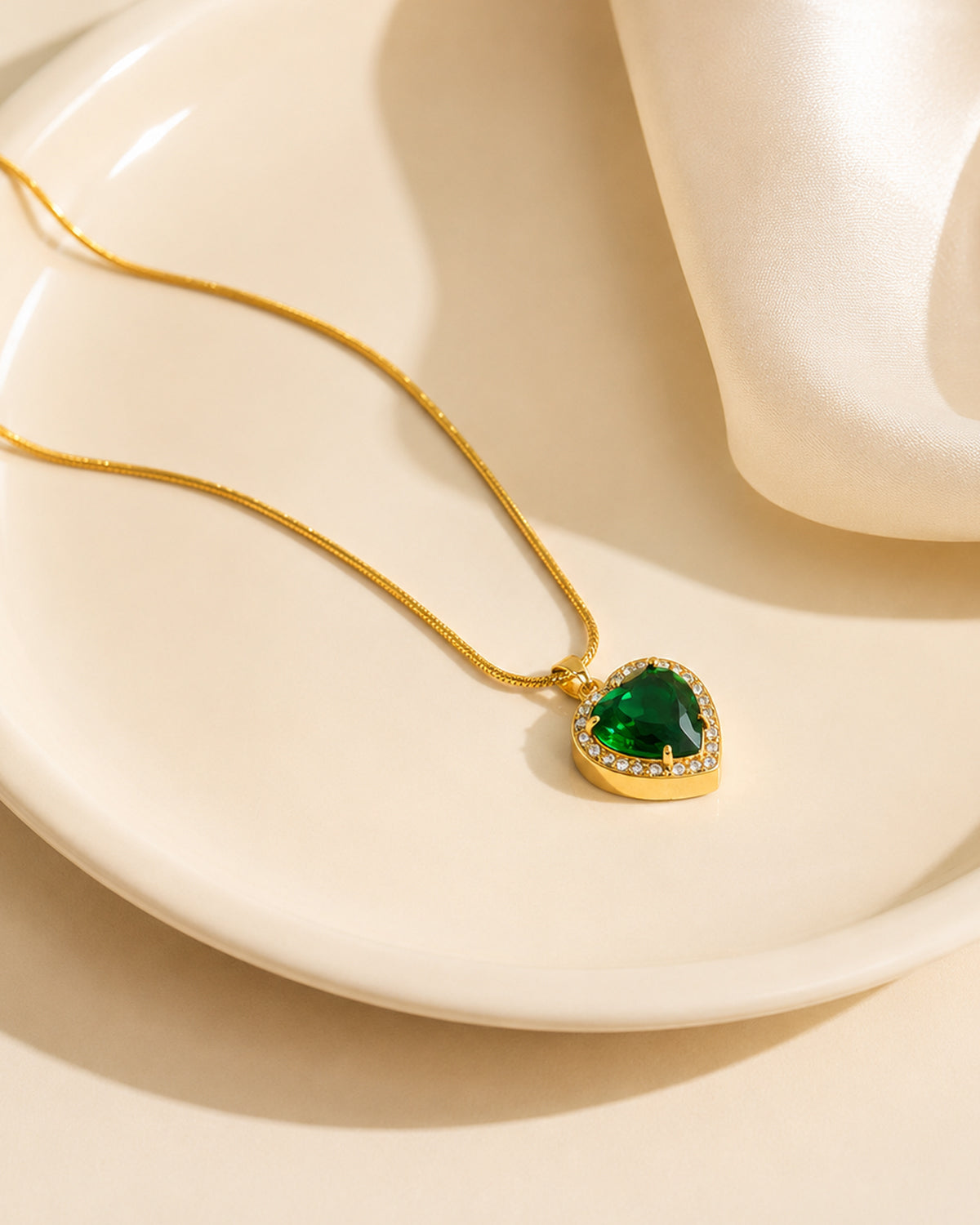 Heart Cut Emerald Green Crystal Pendant Necklace for Women