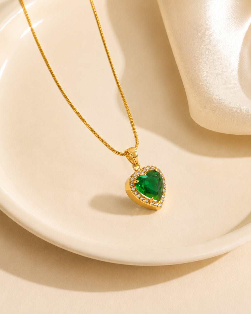 Heart Cut Emerald Green Crystal Pendant Necklace for Women