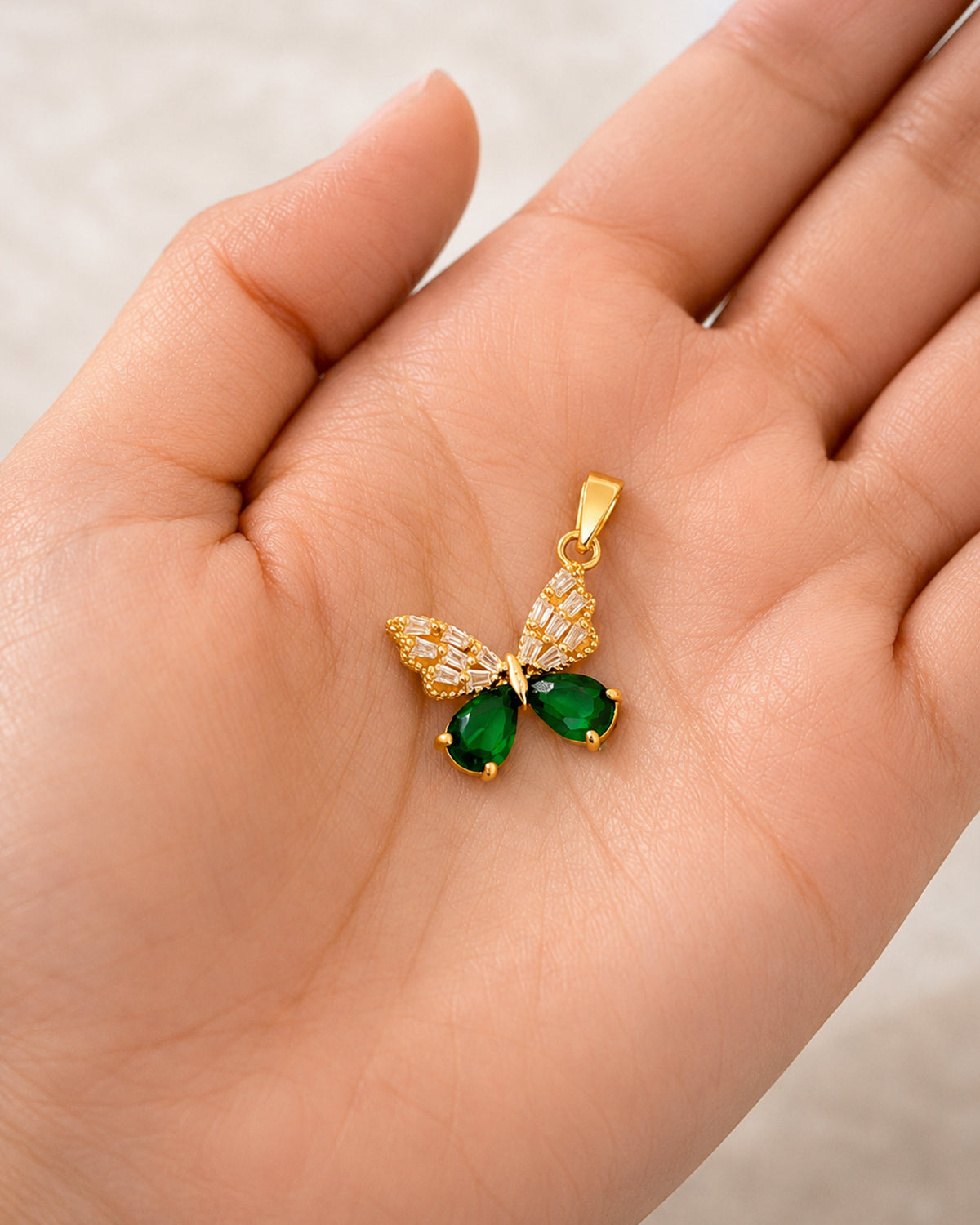 Elegant Green Leaf Drop Pendant Necklace