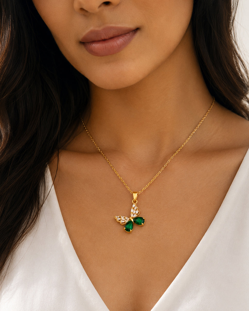 Elegant Green Leaf Drop Pendant Necklace