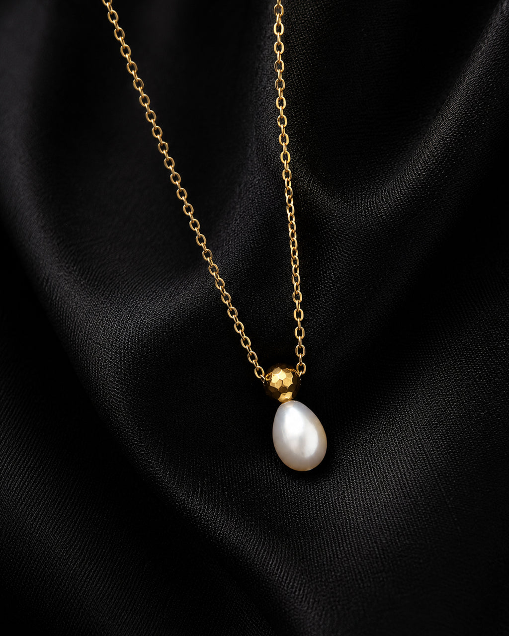 Pear Drop Pearl Pendant Necklace