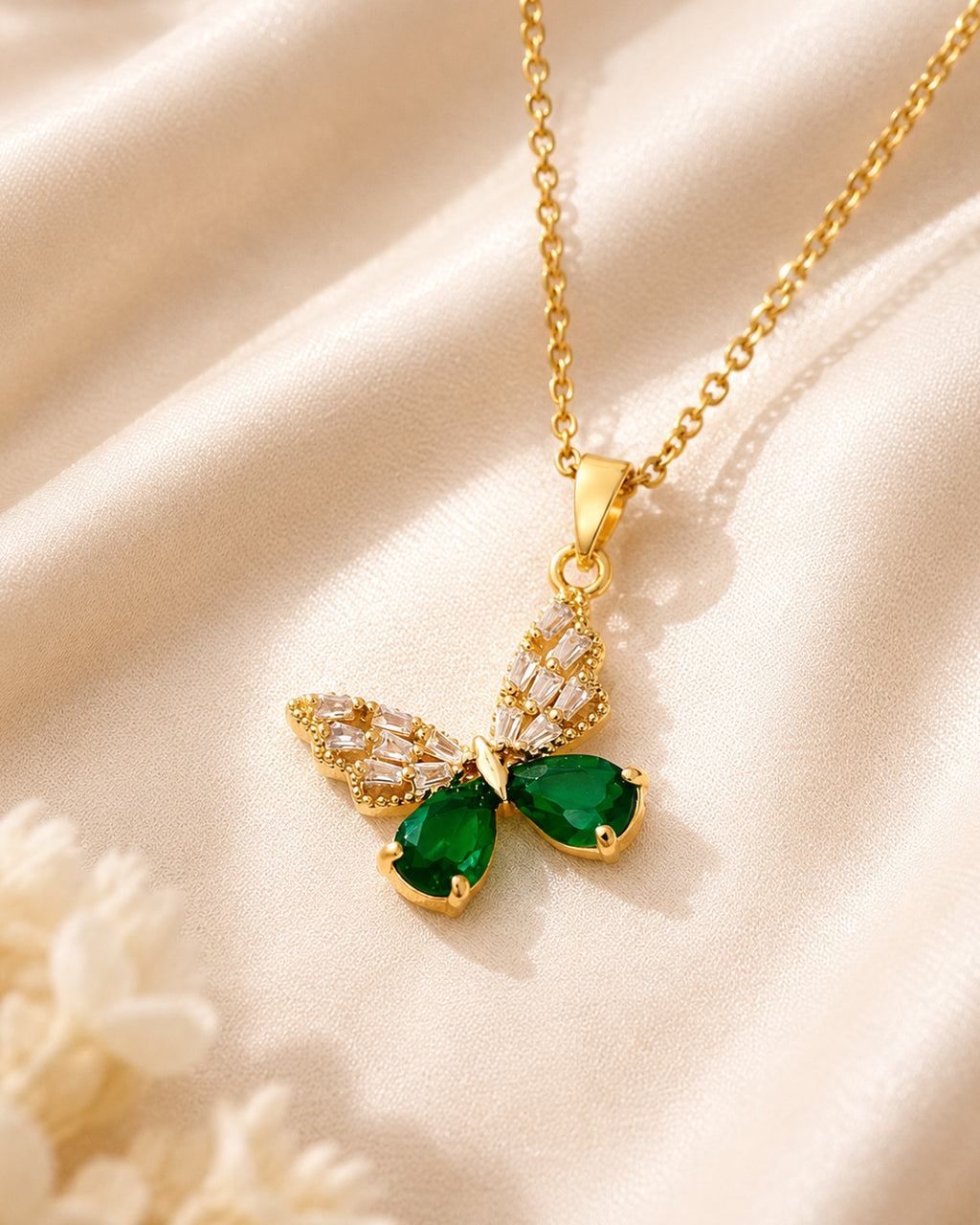 Elegant Green Leaf Drop Pendant Necklace
