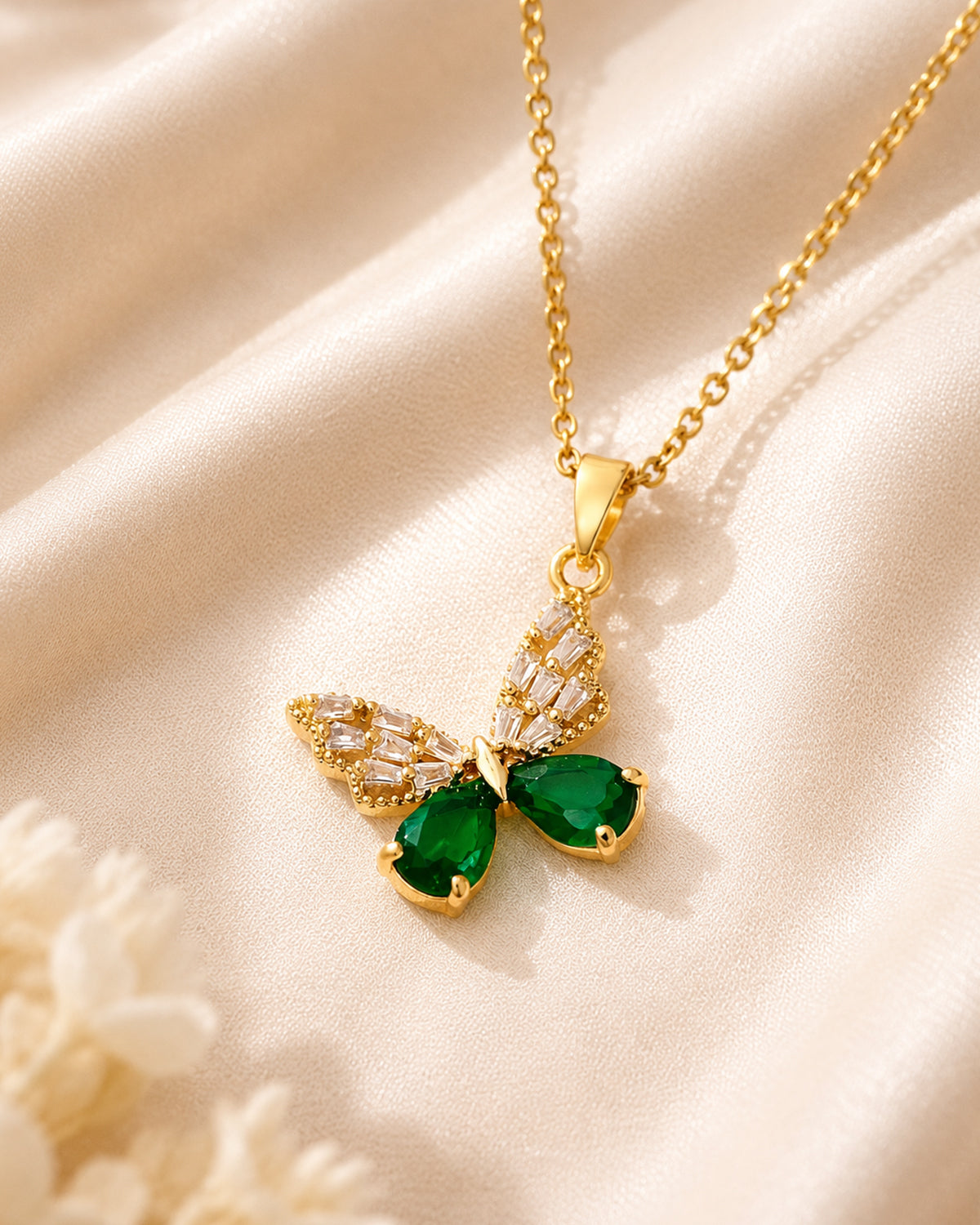 Elegant Green Leaf Drop Pendant Necklace
