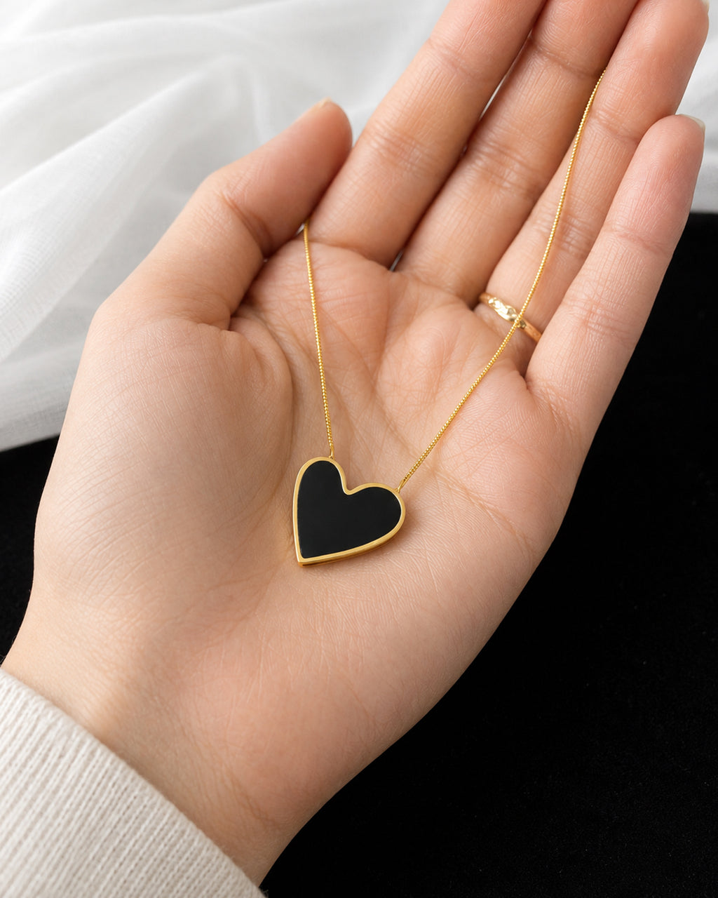Minimalist Black Heart Pendant Necklace